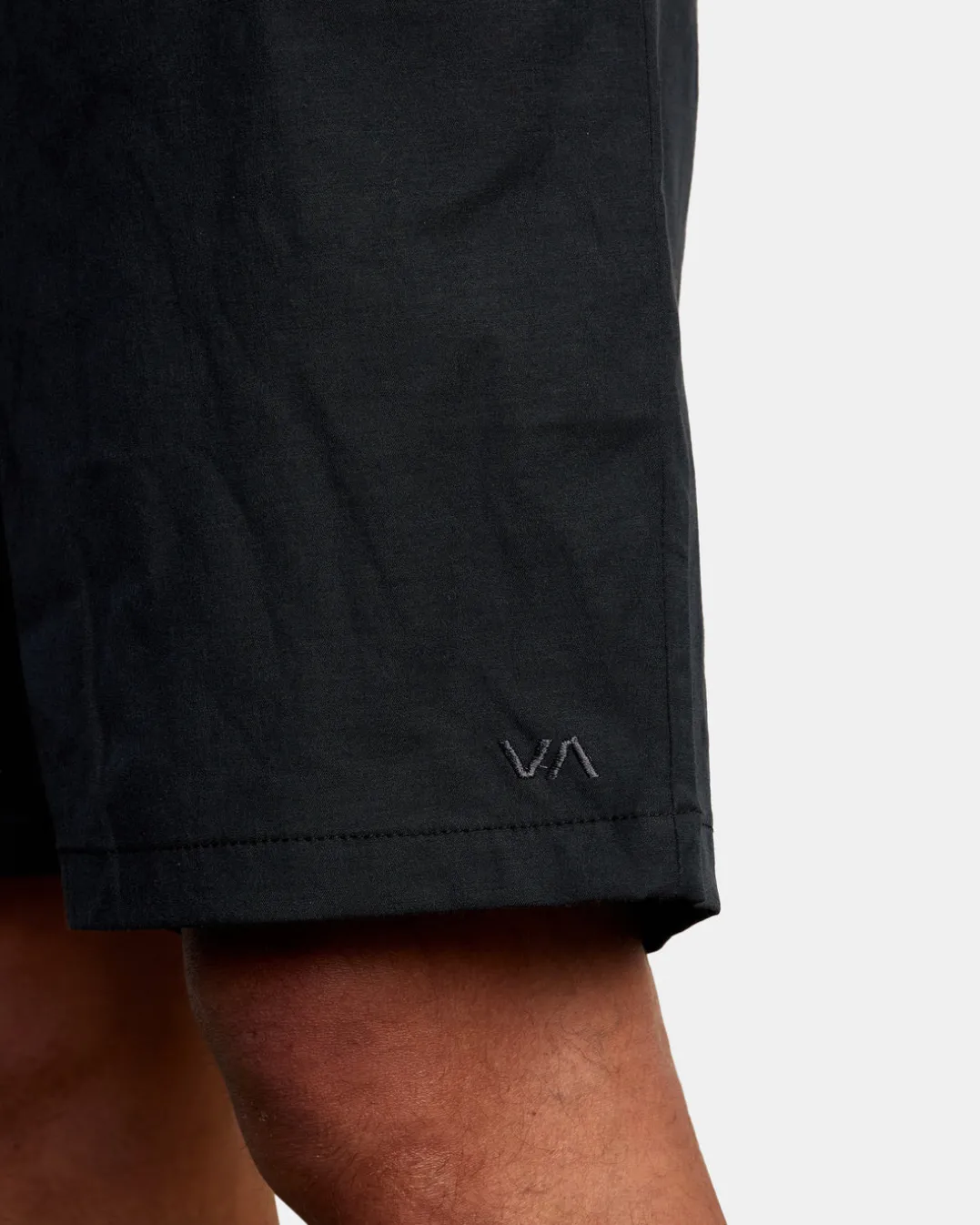 BACK IN HYBRID 19" SHORTS