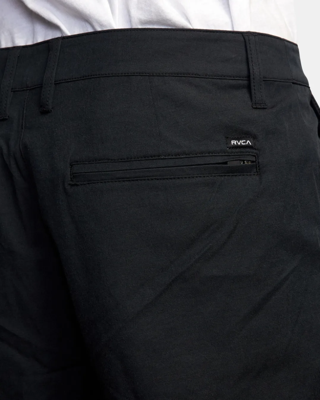 BACK IN HYBRID 19" SHORTS
