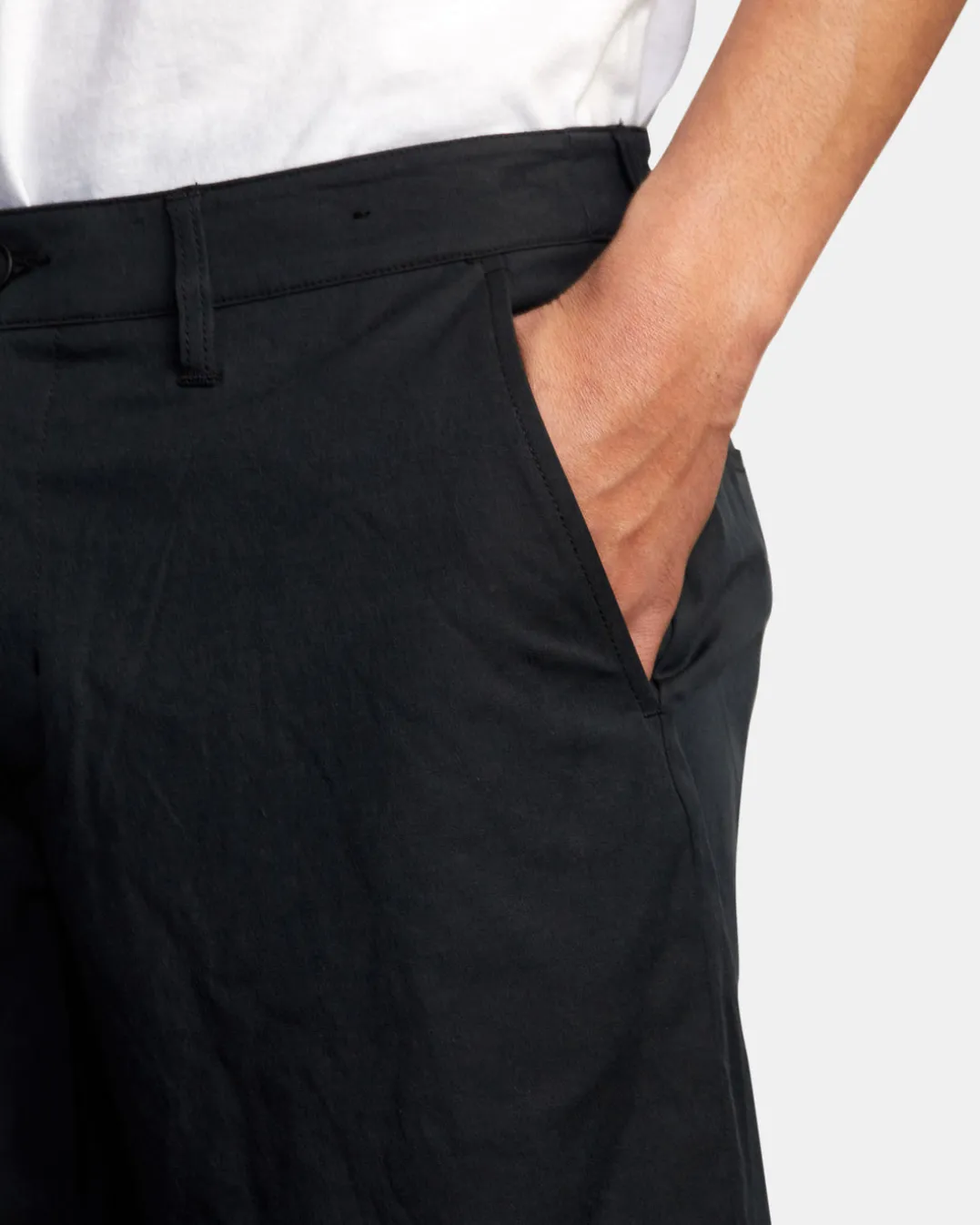 BACK IN HYBRID 19" SHORTS