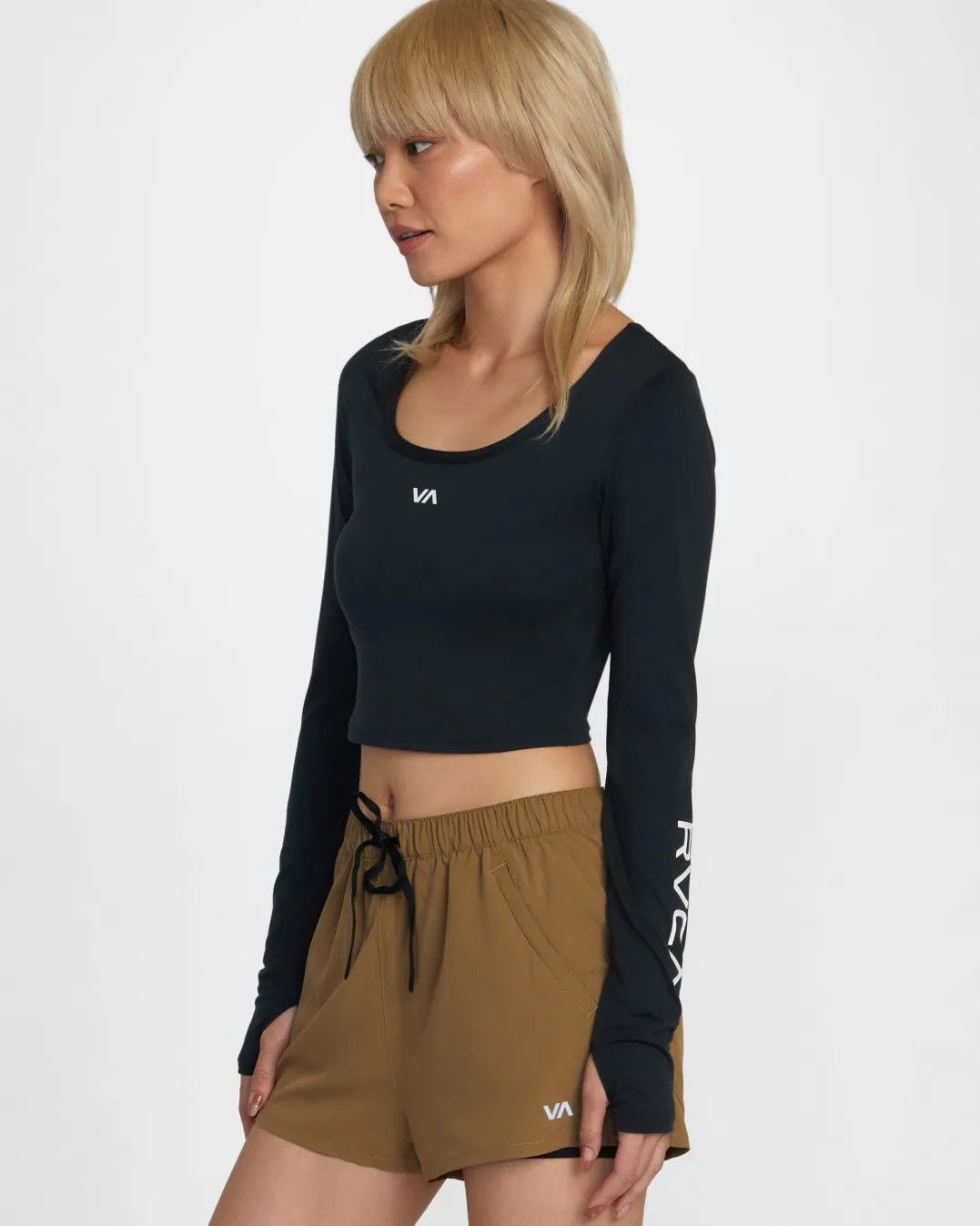 ESSENTIAL LONG SLEEVE CROPPED TEE