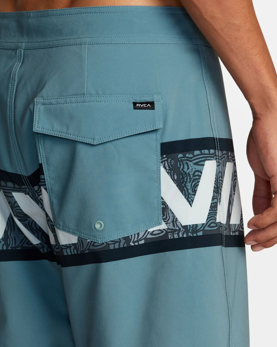 OBLOW TIKI BANDED 18" BOARDSHORTS