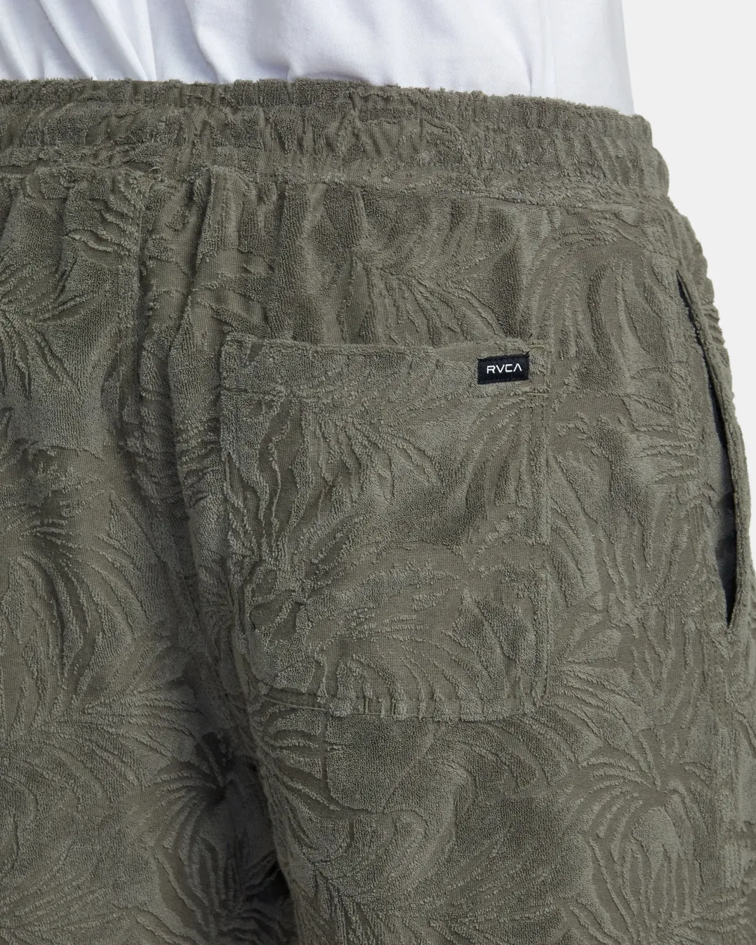 PALMS DOWN 17" ELASTIC WAIST SHORTS