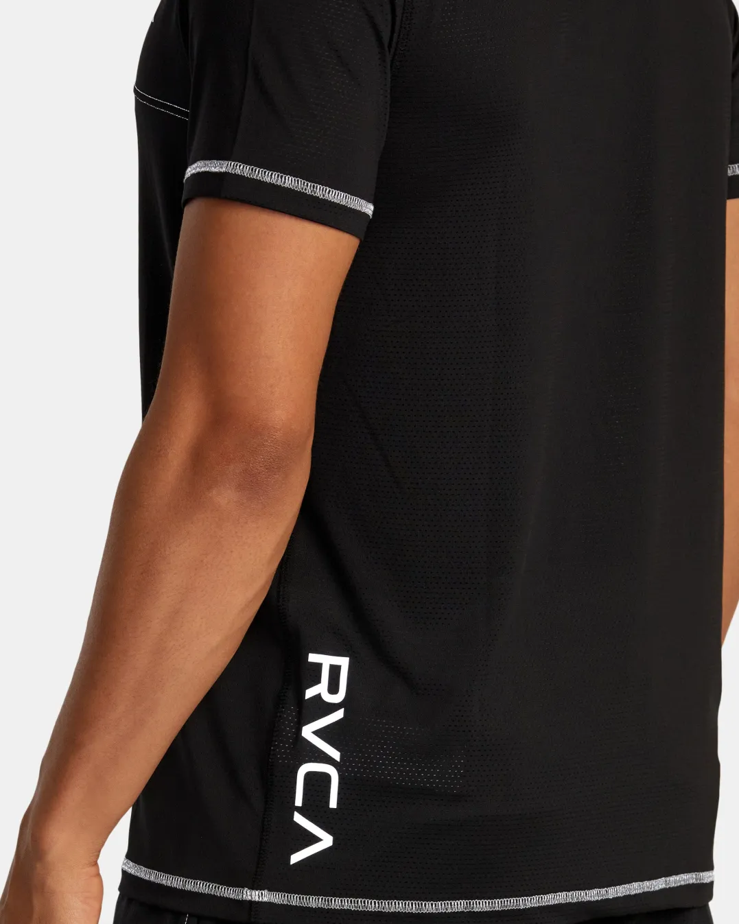 RVCA RUNNER TECHNICAL SHORT SLEEVE TOP