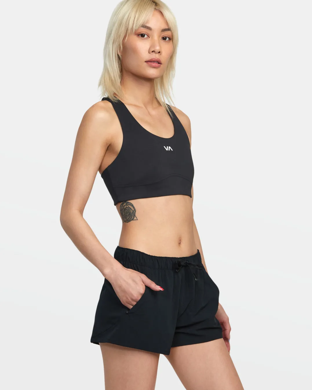 VA ESSENTIAL LOW-RISE YOGGER SPORT SHORTS