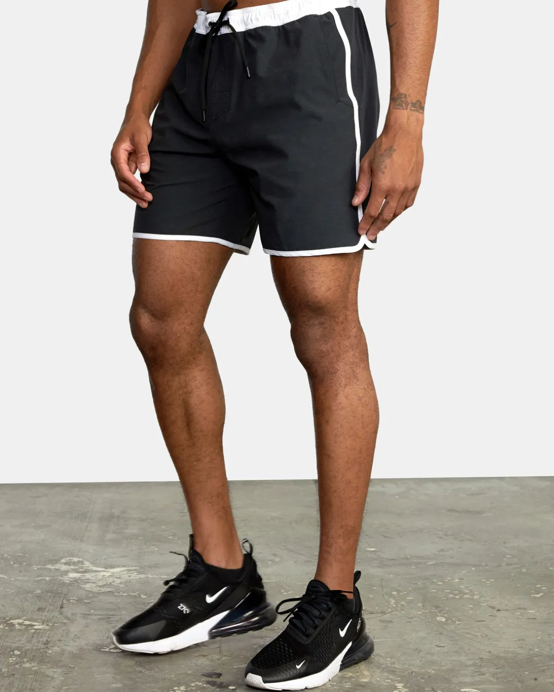 YOGGER HYBRID 17" ATHLETIC SHORTS