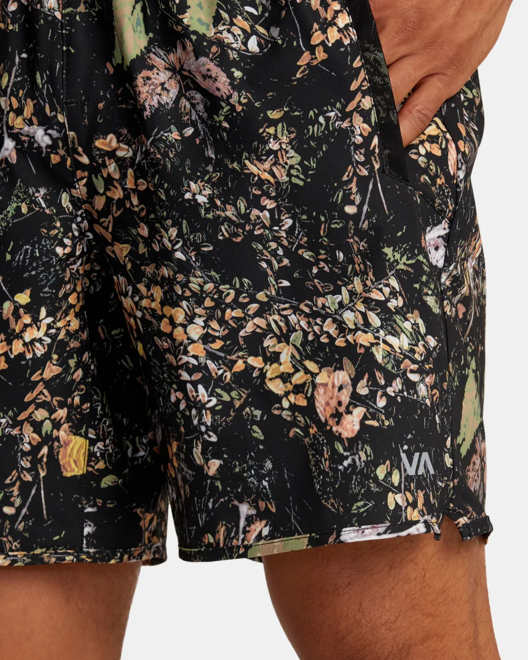 YOGGER STRETCH 17" ATHLETIC SHORTS